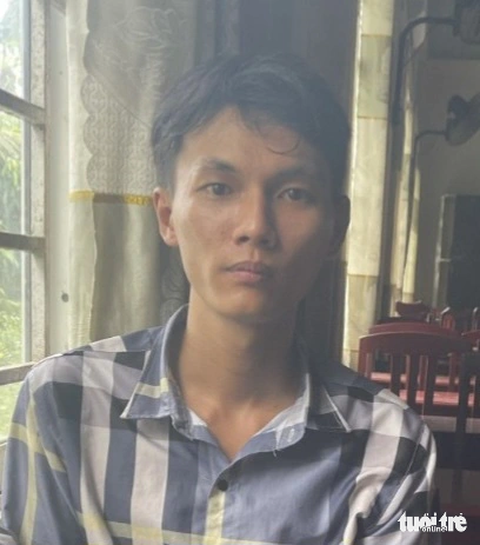 Bắt hai gã thợ hồ chuyên đột nhập trộm tổ yến ở miền Tây - Ảnh 1. Nguyễn Văn Nhàn tại cơ quan công an - Ảnh: H.T.