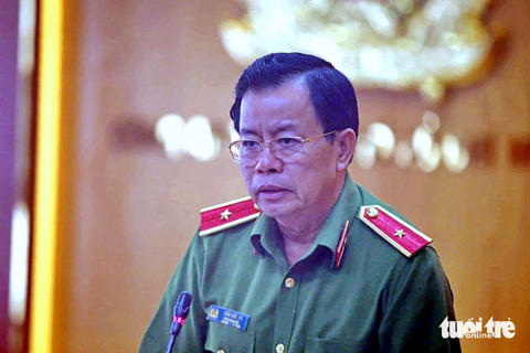 Công an TP.HCM ra quân xử lý 'xe dù, bến cóc' - Ảnh 1. Thiếu tướng Trần Đức Tài, phó giám đốc Công an TP.HCM, chủ trì hội nghị - Ảnh: MINH HÒA