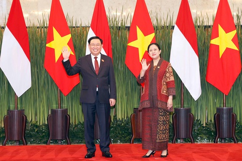 Phấn đấu kim ngạch thương mại Việt Nam, Indonesia vượt 15 tỉ USD - Ảnh 1. Chủ tịch Quốc hội Vương Đình Huệ và Chủ tịch Hạ viện Indonesia Puan Maharani - Ảnh: TTXVN