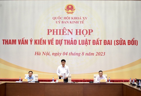 Đề xuất ngân hàng thương mại cho vay vốn để thu hồi đất, giải phóng mặt bằng - Ảnh 3. Quang cảnh phiên họp - Ảnh: GIA HÂN