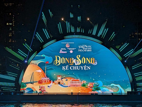 Sân khấu Dòng sông kể chuyện - Ảnh: LINH ĐOAN Sân khấu Dòng sông kể chuyện - Ảnh: LINH ĐOAN