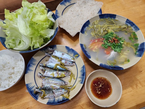 Cái nóng mùa hè bị xua đi khi húp miếng canh chua chua vị lá me non, beo béo vị cá nục - Ảnh: NGỌC ĐÔNG Cái nóng mùa hè bị xua đi khi húp miếng canh chua chua vị lá me non, beo béo vị cá nục - Ảnh: NGỌC ĐÔNG