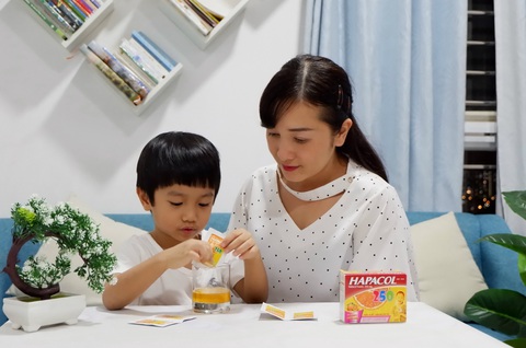 Hapacol gửi lời cám ơn cho 20 năm sát cánh tới người tiêu dùng - Ảnh 3. Hot mom Hoàng Trần Nguyệt Anh là một trong những bà mẹ gắn bó với Hapacol trong hành trình cảm xúc tròn đầy suốt 20 năm của thương hiệu.