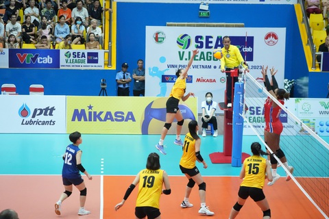 Bóng chuyền nữ Việt Nam thắng dễ trận ra quân SEA V.League 2023 - Ảnh 3. Tuyển nữ Việt Nam có những pha tấn công chất lượng - Ảnh: THU THẢO