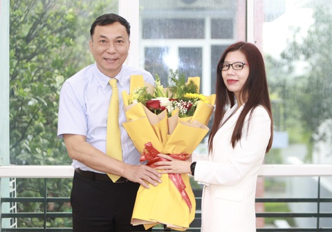 Trực tiếp: Chủ tịch VFF đang bàn về mục tiêu World Cup của bóng đá Việt Nam - Ảnh 1. Chủ tịch VFF Trần Quốc Tuấn bắt đầu buổi đối thoại cùng Tuổi Trẻ Online - Ảnh: NGUYỄN KHÁNH
