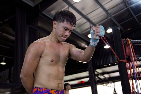 Boxing Việt Nam tranh đai WBC và WBA Asia trên sân nhà - Ảnh 3. Võ sĩ boxing Trịnh Thế Long tập luyện chuẩn bị cho trận đấu - Ảnh: HƯƠNG NGUYỄN