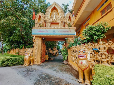 NHIỀU ĐIỂM DU LỊCH THÚ VỊ DỌC SÔNG SÀI GÒN - Ảnh 6. Ngôi chùa Chantarangsay rực sáng trong ánh vàng kim và kiến trúc độc đáo được chạm khắc tinh xảo tới từng chi tiết - Ảnh: MINH HUYỀN