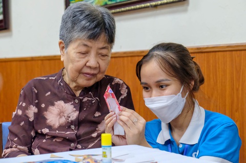 Gần 1 triệu người cao tuổi sẽ hưởng lợi nếu đề xuất trợ cấp hưu trí cho người không có lương hưu từ 75 tuổi trong dự thảo Luật bảo hiểm xã hội được thông qua - Ảnh: HÀ QUÂN Gần 1 triệu người cao tuổi sẽ hưởng lợi nếu đề xuất trợ cấp hưu trí cho người không có lương hưu từ 75 tuổi được thông qua - Ảnh: HÀ QUÂN