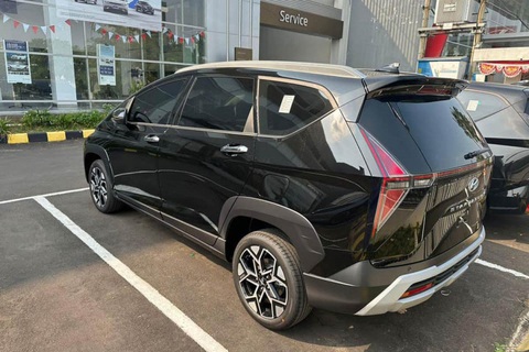 Hyundai Stargazer X lộ diện hoàn chỉnh trước ngày ra mắt - Ảnh 3. Góc chụp phía sau của Stargazer X cho thấy xu hướng SUV khá rõ rệt với vòm bánh lớn, giá chằng đồ cùng cánh gió sau mới xuất hiện - Ảnh: Headlightmag