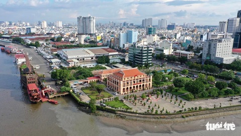 NHIỀU ĐIỂM DU LỊCH THÚ VỊ DỌC SÔNG SÀI GÒN - Ảnh 1. Công trình mang ý nghĩa lịch sử, một trong những biểu tượng của thành phố mang tên Bác - Ảnh: TỰ TRUNG