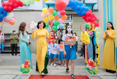 Học sinh TP.HCM tựu trường ngày 28-8 - Ảnh 1. Học sinh TP.HCM vui mừng trong ngày tựu trường năm học 2022-2023 - Ảnh: H.HG.