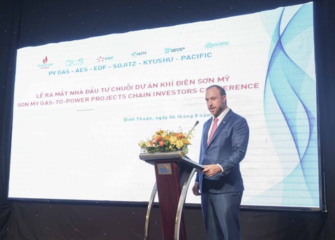 Ông Joseph Uddo, TGĐ AES Vietnam, đại diện nhà đầu tư Dự án Kho cảng LNG Sơn Mỹ, Dự án Nhà máy điện Sơn Mỹ 2 phát biểu - Ảnh: PVGAS Ông Joseph Uddo, tổng giám đốc AES Vietnam, phát biểu tại lễ ra mắt - Ảnh: PVGAS