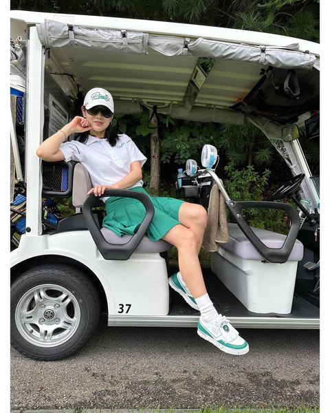 Son Ye Jin 'chê khéo' trình chụp ảnh 'í ẹ' của Hyun Bin - Ảnh 1. Son Ye Jin khoe ảnh chụp tại sân golf