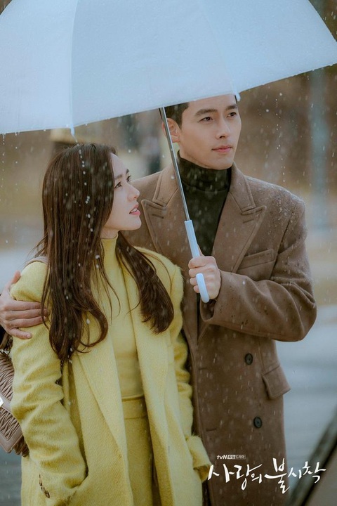Son Ye Jin 'chê khéo' trình chụp ảnh 'í ẹ' của Hyun Bin - Ảnh 3. Son Ye Jin và Hyun Bin là cặp đôi đình đám của Kbiz