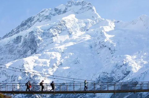 Các nhà khoa học cảnh báo: Nhiều ngọn núi đang sụp đổ! - Ảnh 2. Công viên quốc gia Aoraki/Mount Cook ở Đảo Nam, New Zealand bao gồm một số ngọn núi cao nhất và sông băng dài nhất - Ảnh: NUR