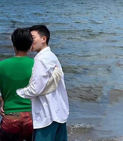 Thanh niên nhờ cư dân mạng 'xóa giùm anh áo xanh' - Ảnh 2. Ủa, rồi người yêu tui đâu?
