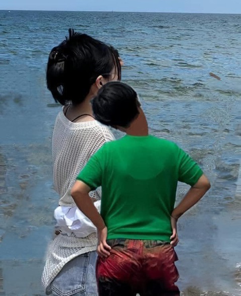 Thanh niên nhờ cư dân mạng 'xóa giùm anh áo xanh' - Ảnh 3. Vậy là tình tứ dữ chưa...