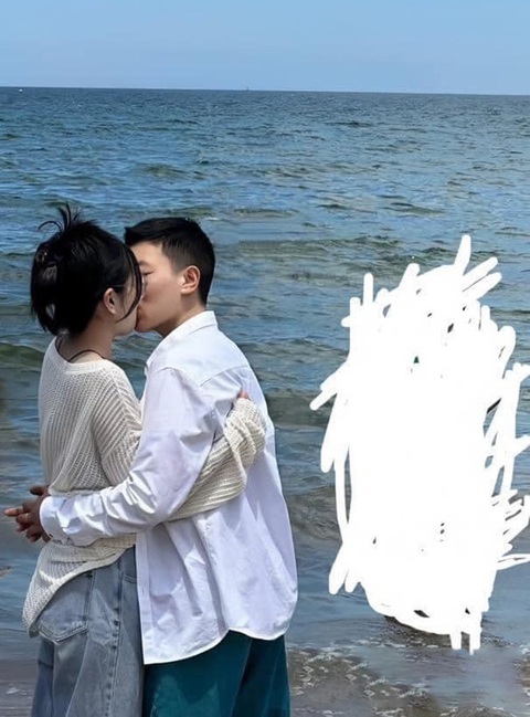 Thanh niên nhờ cư dân mạng 'xóa giùm anh áo xanh' - Ảnh 4. Kêu xóa! Ok, xóa!