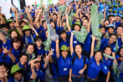 Kỳ vọng đổi mới và đóng góp thêm nữa - Ảnh 11. Các chiến sĩ Mùa hè xanh trước khi lên đường tại lễ ra quân Mùa hè xanh ở công viên 23-9, TP.HCM - Ảnh: QUANG ĐỊNH