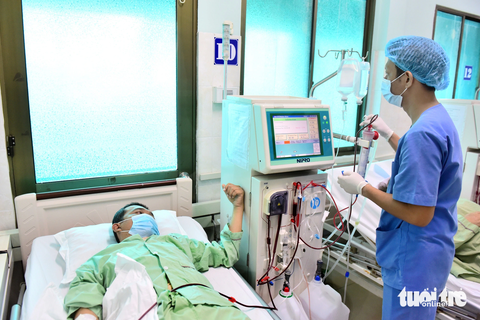 Xã đảo Thạnh An: Gian nan hành trình đi chữa bệnh - Ảnh 9. Tình trạng của Tài hiện khá éo le, bởi vừa suy thận giai đoạn cuối, vừa mang bệnh nền suy tim - Ảnh: DUYÊN PHAN