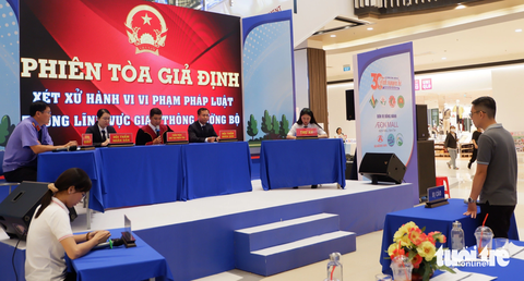 Chiến sĩ tình nguyện xây dựng văn hóa giao thông - Ảnh 4. Phiên tòa giả định về an toàn giao thông tổ chức tại quận Bình Tân, TP.HCM - Ảnh: K.ANH