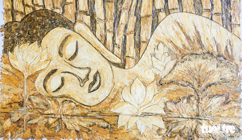 Chàng trai miệt thứ An Minh đưa tranh vỏ tràm xuất ngoại - Ảnh 3. Ít ai ngờ rằng bức tranh Đức Phật này được làm từ vỏ cây tràm sinh sống ở vùng miệt thứ An Minh - Ảnh: CHÍ CÔNG