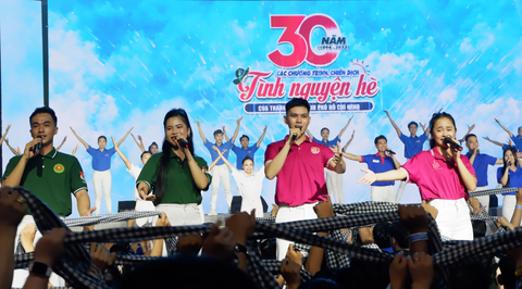 30 năm kết nối triệu trái tim chung nhịp đập tình nguyện - Ảnh 4. Bữa tiệc âm nhạc với những bài ca đi cùng năm tháng cùng chiến sĩ tình nguyện 30 năm qua - Ảnh: K.ANH