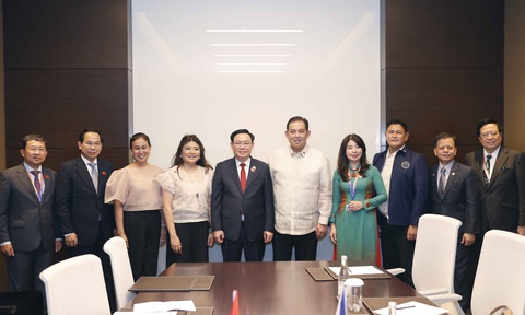 Chủ tịch Quốc hội Vương Đình Huệ gặp Chủ tịch Hạ viện Philippines Ferdinand Martin Romualdez - Ảnh: Quochoi.vn