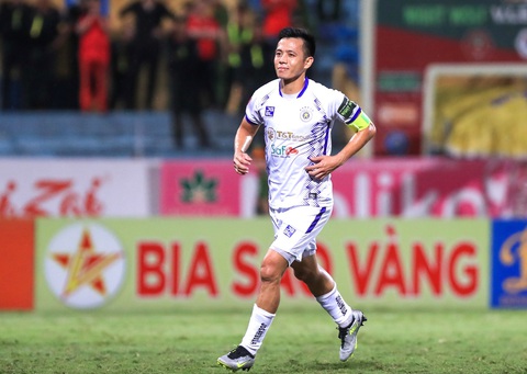 Đua vô địch V-League 2023: Tâm điểm sân Hàng Đẫy - Ảnh 2. Văn Quyết tiếp tục là mũi nhọn của CLB Hà Nội trong cuộc đối đầu với Công an Hà Nội tối nay 6-8 - Ảnh: HNFC