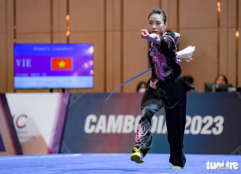 Tuyển wushu Việt Nam hy vọng Dương Thúy Vi giành thành tích cao tại Asiad 19 như cô đã từng làm được ở kỳ Asiad 17 - Ảnh: NAM TRẦN Tuyển wushu Việt Nam hy vọng Dương Thúy Vi giành thành tích cao tại Asiad 19 như cô từng làm được ở Asiad 17 - Ảnh: NAM TRẦN