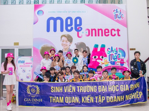 Học phí thấp, trường đại học thu hút thí sinh - Ảnh 2. Sinh viên GDU tham gia kiến tập tại MobiFone
