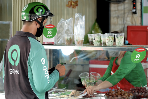 Gojek đưa tính năng đặt đồ ăn trực tuyến GoFood lên MoMo - Ảnh 1. Người dùng đã có thể sử dụng tính năng GoFood trên nền tảng MoMo từ ngày 31/07/2023