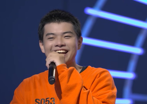 Thí sinh Vietnam Idol tự nhận xinh đẹp khiến Nguyễn Quang Dũng rơm rớm nước mắt - Ảnh 4. Thí sinh Trí Thức mang phong cách rất hip hop đến với Vietnam Idol - Ảnh chụp màn hình