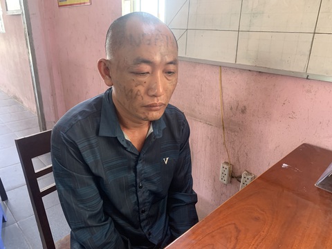 Bị đèn xe chiếu vào mặt, thanh niên ném đá vào hàng loạt ô tô trên quốc lộ - Ảnh 1. Đỗ Minh Thành thừa nhận vụ việc ném đá vào xe trên quốc lộ 60 rạng sáng 5-8 do mình gây ra, và cho biết nguyên nhân là do những xe này chiếu đèn vào mình - Ảnh: QUANG DUY