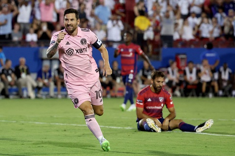 Messi ghi tuyệt phẩm giúp Inter Miami ngược dòng khó tin - Ảnh 1. Messi lại tỏa sáng rực rỡ - Ảnh: REUTERS