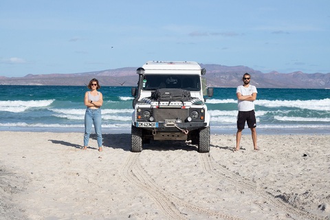 Cặp đôi đi vòng quanh thế giới bằng Land Rover - Ảnh 8. Cặp đôi đi vòng quanh thế giới bằng Land Rover - Ảnh 8.