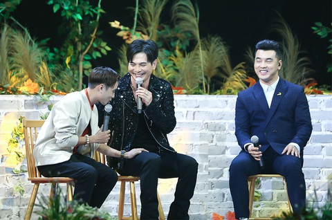 Lâm Hùng hết lời khen ngợi cho giọng hát của diễn viên Tuấn Dũng Lâm Hùng hết lời khen ngợi cho giọng hát của diễn viên Tuấn Dũng