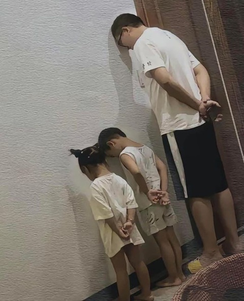 Ảnh vui 7-8: Em cu-te nhưng được cái cứng đầu - Ảnh 4. "Nóc nhà" là nhất.