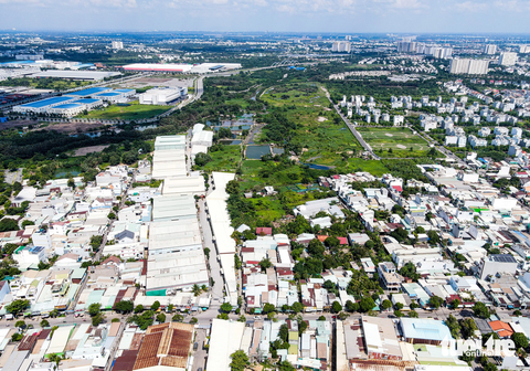 Toàn cảnh 3,6km đoạn vành đai 2 được đề xuất mở từ cầu Phú Hữu đến đường Võ Nguyên Giáp - Ảnh 5. Theo quy hoạch, hướng tuyến đoạn vành đai 2 này sẽ cắt ngang qua đường Dương Đình Hội và Tăng Nhơn Phú (quận 9 cũ). Tại 2 điểm giao cắt đó có nhiều nhà dân hơn điểm đầu tuyến. Tuy nhiên, hầu hết là những căn nhà xây tạm