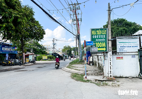 Toàn cảnh 3,6km đoạn vành đai 2 được đề xuất mở từ cầu Phú Hữu đến đường Võ Nguyên Giáp - Ảnh 6. Khu vực đường Dương Đình Hội - đoạn chụp ngay hẻm 44. Nơi đây dự kiến là đoạn giao của vành đai 2 với đường Dương Đình Hội