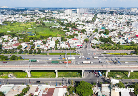 Toàn cảnh 3,6km đoạn vành đai 2 được đề xuất mở từ cầu Phú Hữu đến đường Võ Nguyên Giáp - Ảnh 9. Tổng nhu cầu sử dụng đất của dự án khoảng 47,66ha. Sơ bộ có khoảng 587 hộ dân bị ảnh hưởng, trong đó 524 trường hợp phải bố trí tái định cư. Dự án được đề xuất triển khai từ năm 2023-2027, trong đó lập và trình chủ trương đầu tư vào quý 3-2023. Khởi công xây dựng và đưa vào khai thác từ quý 2-2025 đến quý 4-2026. Quyết toán dự án vào năm 2027