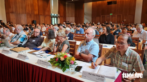 Rất đông các nhà khoa học trong và ngoài nước tham dự hội nghị lần này - Ảnh: LÂM THIÊN Nhiều nhà khoa học trong và ngoài nước tham dự hội nghị “Các cửa sổ nhìn ra vũ trụ” nhân 30 năm Hội Gặp gỡ Việt Nam - Ảnh: LÂM THIÊN
