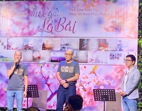 Nhạc sĩ Hoài An (bìa trái) và nhạc sĩ Võ Hoài Phúc (giữa) trong buổi ra mắt album mới - Ảnh: HOÀI PHƯƠNG Nhạc sĩ Hoài An (bìa trái) và nhạc sĩ Võ Hoài Phúc (giữa) trong buổi ra mắt album mới - Ảnh: HOÀI PHƯƠNG