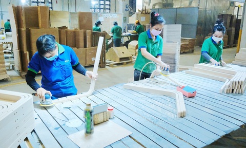 Cần sớm mở phiên điều trần về hoàn thuế VAT - Ảnh 1. Doanh nghiệp xuất khẩu dăm gỗ, sản phẩm gỗ là một trong những đối tượng được cơ quan thuế đưa vào diện có rủi ro nên phải “kiểm tra trước, hoàn thuế sau” - Ảnh: L.SƠN