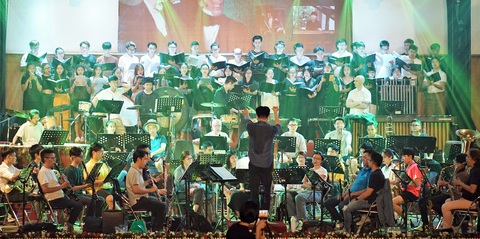 Làn gió kèn - gõ Saigon Winds - Ảnh 1. Hậu trường dàn nhạc kèn - gõ Saigon Winds tập luyện cho đêm diễn Ghibli in Town - Ảnh: HUỲNH VY