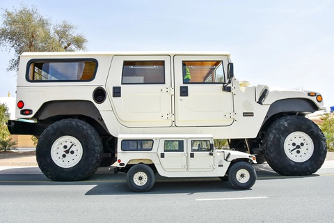 Khám phá Hummer lớn nhất thế giới của tỉ phú Trung Đông: To như căn hộ, giá mỗi bánh đủ mua ô tô mới - Ảnh 1. Đúng như tên gọi, Hummer H1 X3 cao gấp 3 lần xe nguyên bản, to lớn hơn bất kỳ chiếc xe dân dụng nào khác trên đường phố - Ảnh: Sheikh Hamad al Nahyan/Instagram
