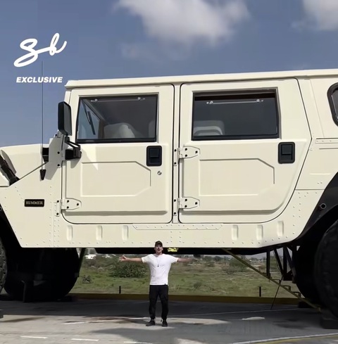 Khám phá Hummer lớn nhất thế giới của tỉ phú Trung Đông: To như căn hộ, giá mỗi bánh đủ mua ô tô mới - Ảnh 2. Khám phá Hummer lớn nhất thế giới của tỉ phú Trung Đông: To như căn hộ, giá mỗi bánh đủ mua ô tô mới - Ảnh 2.