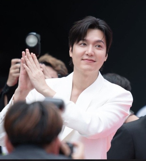 Không còn là tin đồn, mỹ nam Lee Min Ho phát tướng thật rồi! - Ảnh 2. Lee Min Ho khiến công chúng bất ngờ vì ngoại hình phát tướng đến khó tin