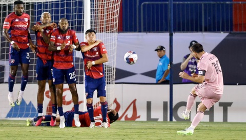 Messi ghi tuyệt phẩm giúp Inter Miami ngược dòng khó tin - Ảnh 4. Tuyệt phẩm đá phạt của Messi - Ảnh: DALLAS NEWS