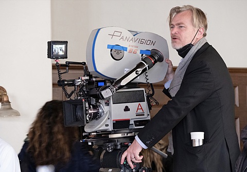 Nolan và trải nghiệm điện ảnh mãnh liệt với Oppenheimer - Ảnh 1. Christopher Nolan trên trường quay Oppenheimer - Ảnh: ĐPCC